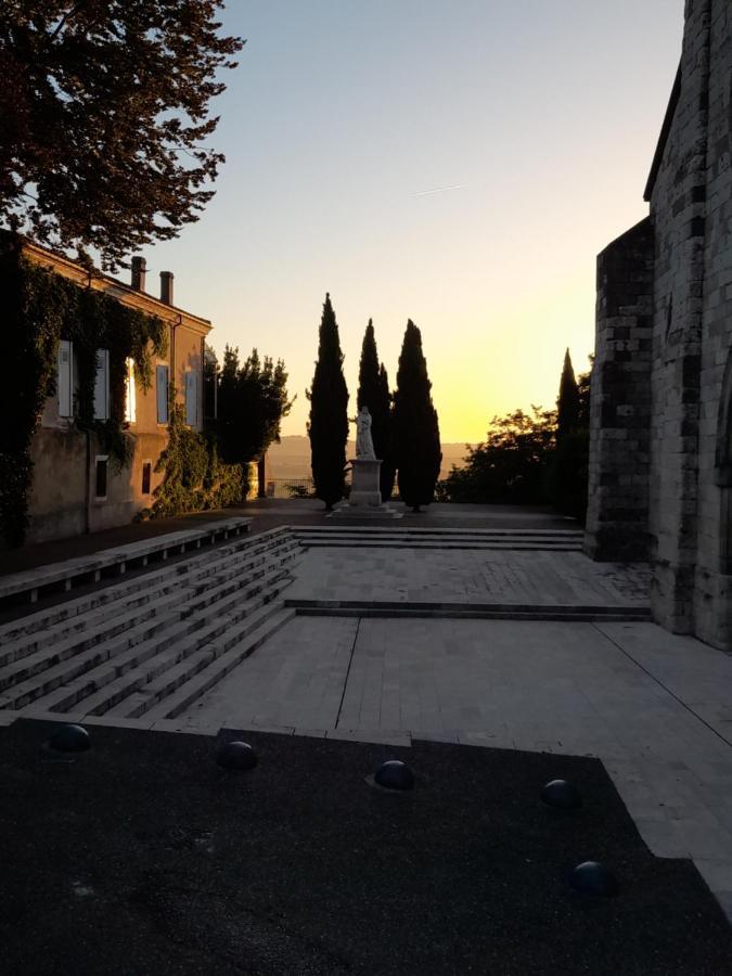 Sur Le Chemin Bed & Breakfast Auvillar Bagian luar foto